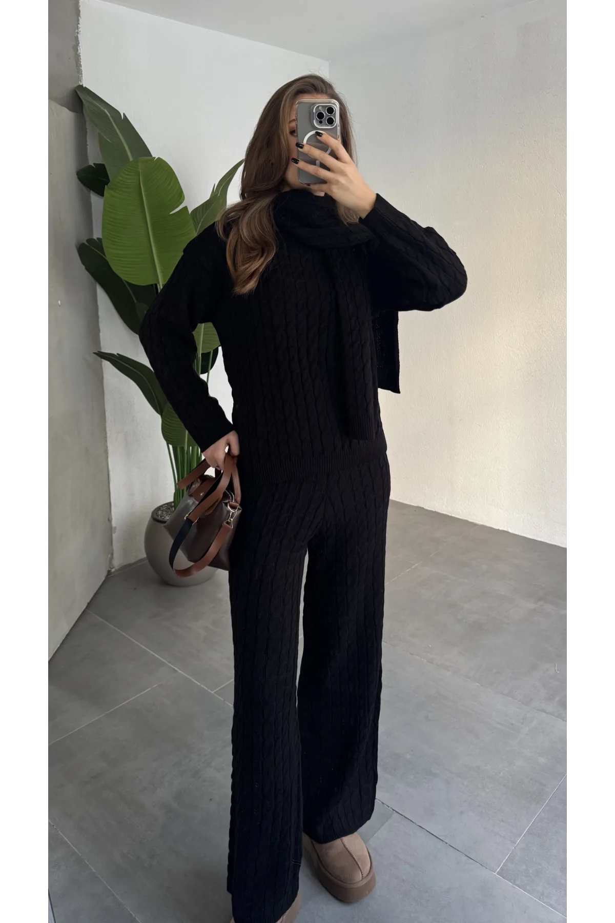 Siyah Burgu İşlemeli Şallı Pantolonlu Bisiklet Yaka Kazak Üçlü Triko Takım