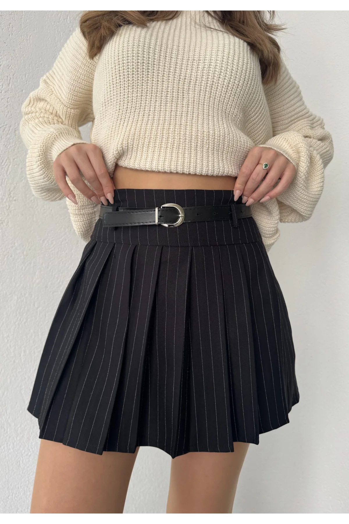 Siyah Çizgili Astarlı Şortlu Kemerli Pileli Kışlık Mini Etek