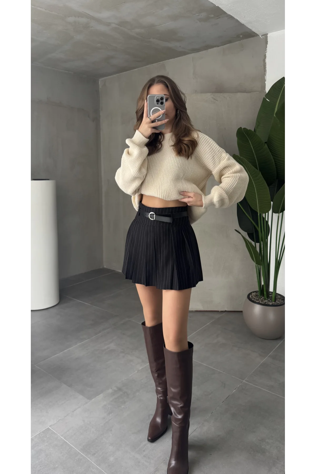 Siyah Çizgili Astarlı Şortlu Kemerli Pileli Kışlık Mini Etek