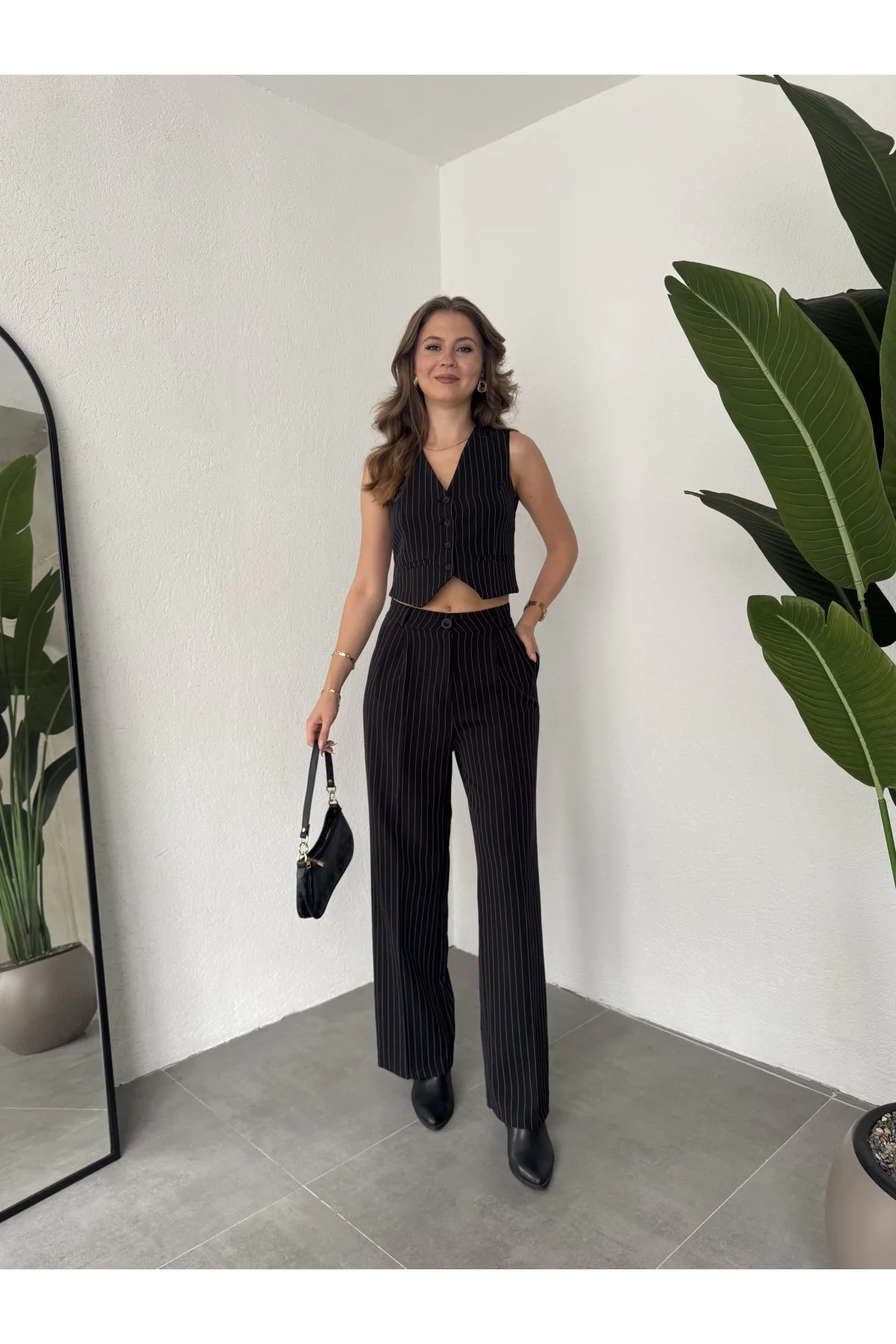 Siyah Çizgili Kolsuz Düğmeli Astarlı Yelek