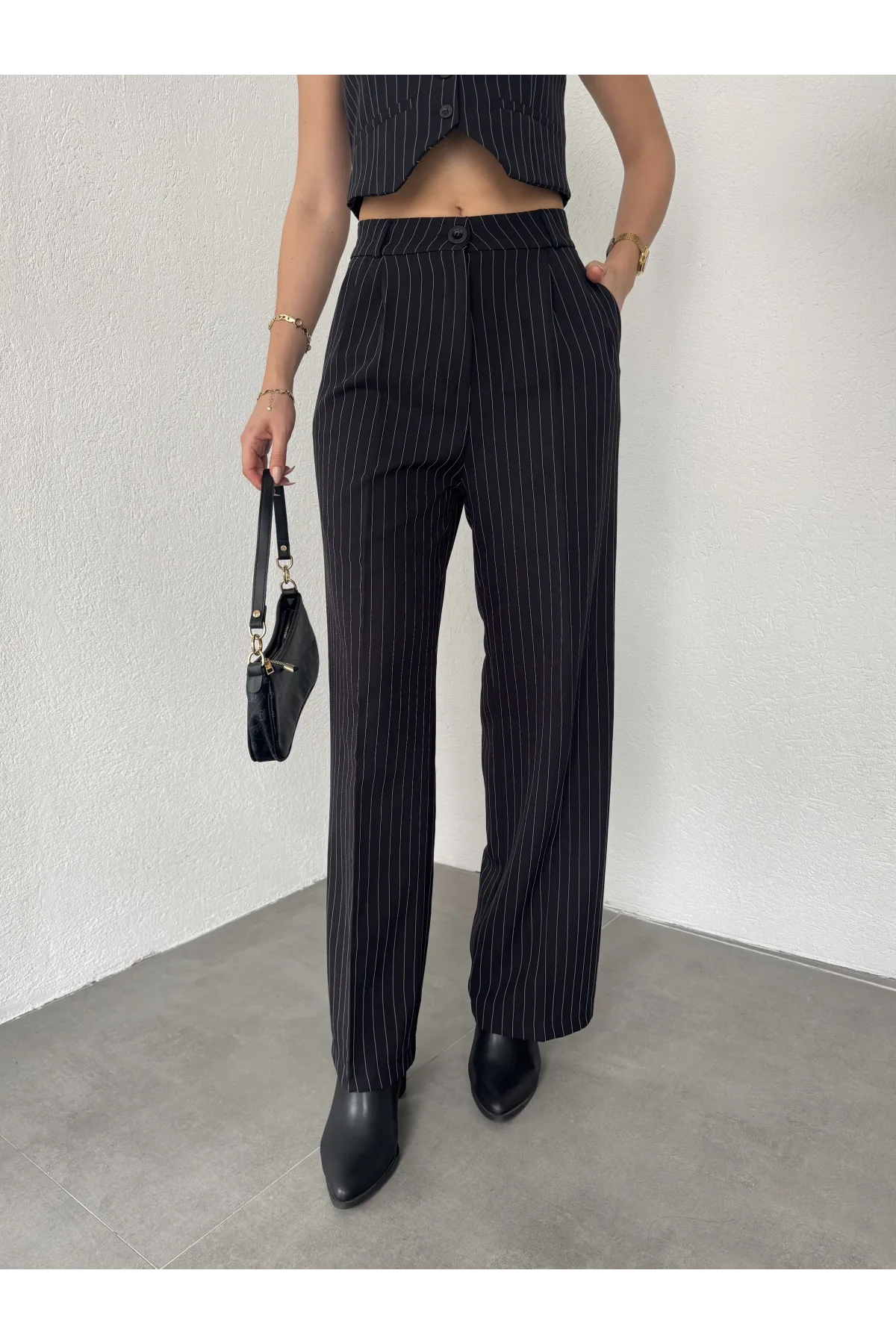Siyah Çizgili Pileli Tam Kalıp Bel Oturtmalı Geniş Paça Palazzo Pantolon