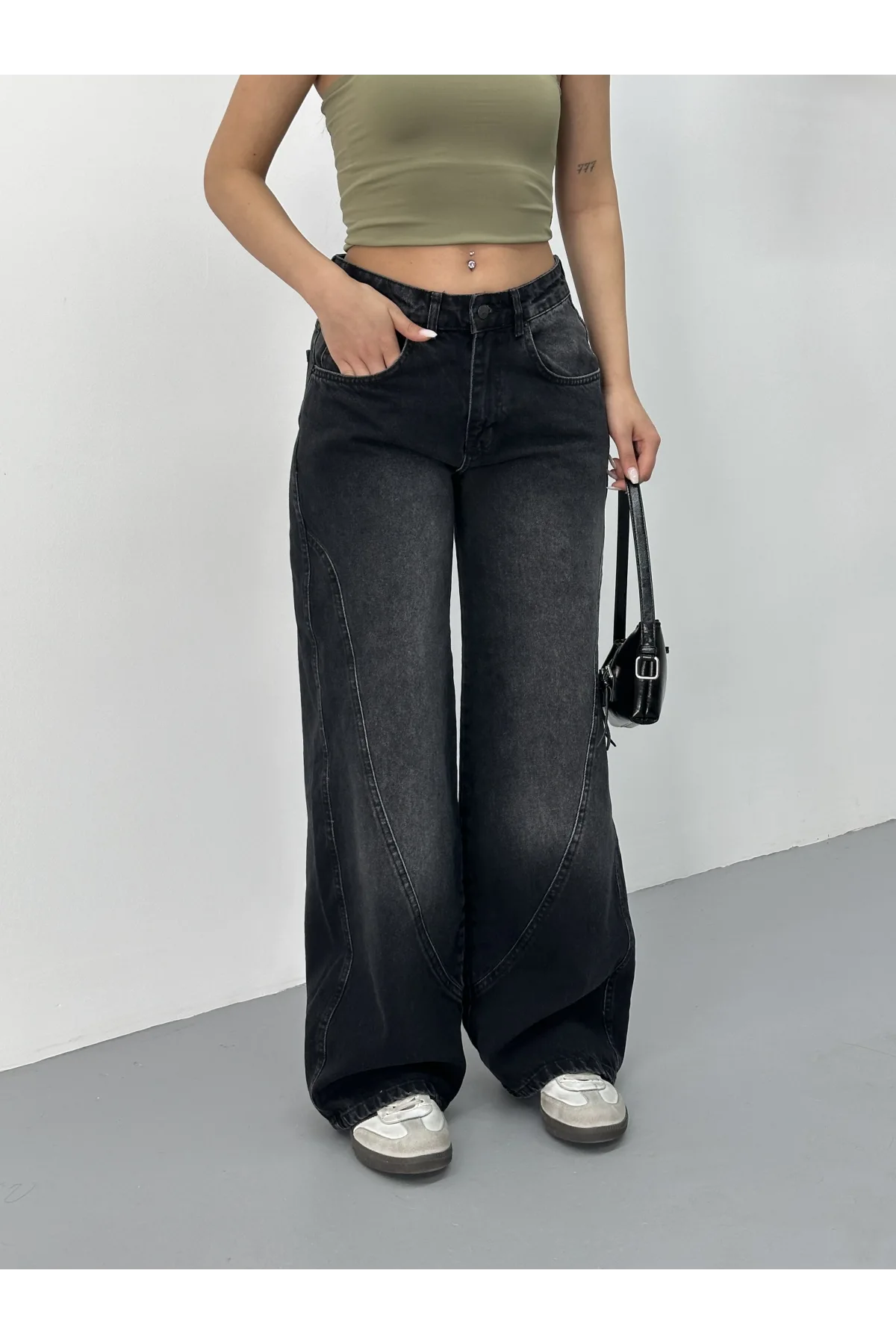 Siyah Dikiş Detaylı Yıkamalı Baggy Geniş Paça Yüksek Bel Oturtmalı Jean Kot Pantolon