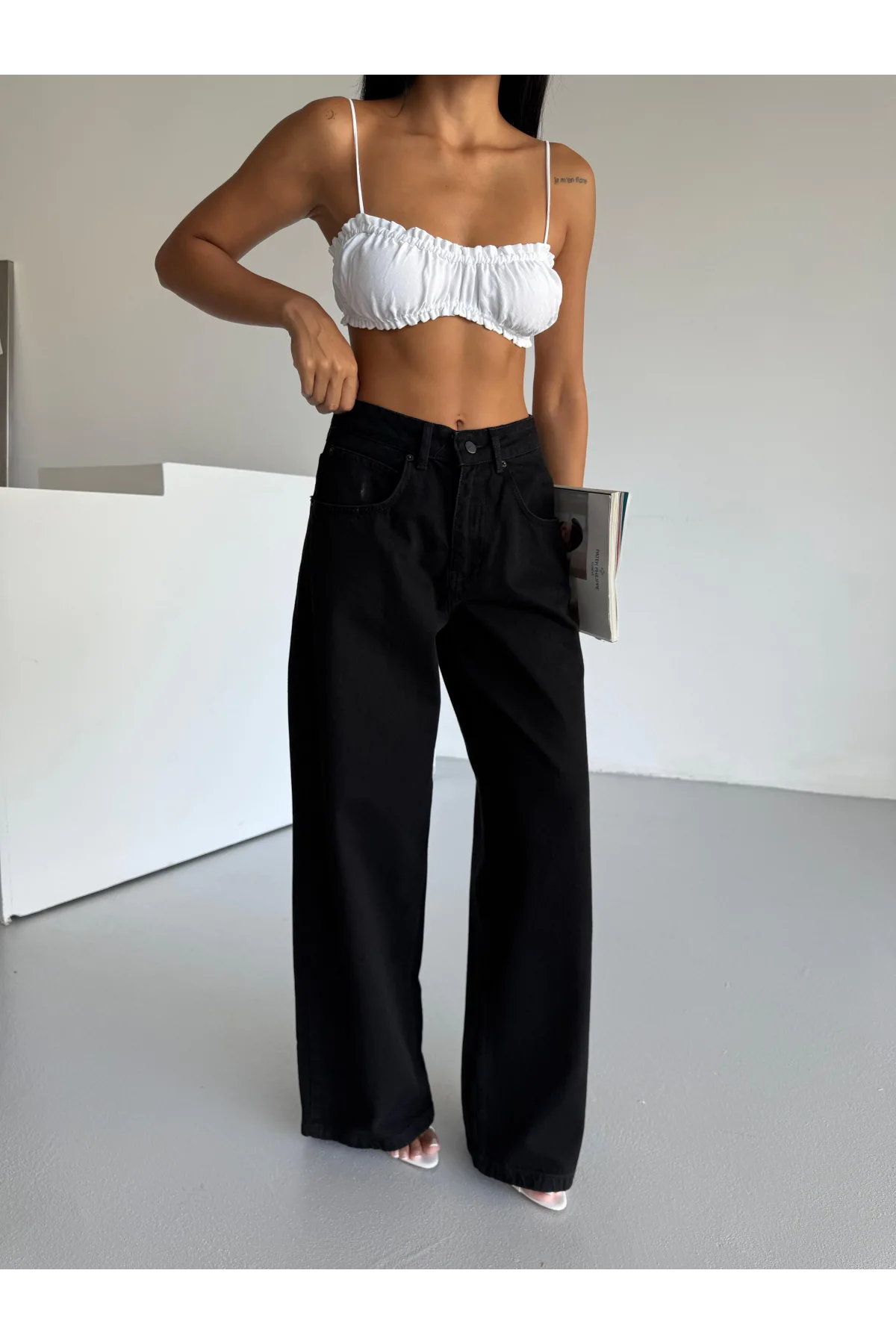 Siyah Dikiş Detaylı Yıkamalı Baggy Geniş Paça Yüksek Bel Oturtmalı Jean Kot Pantolon