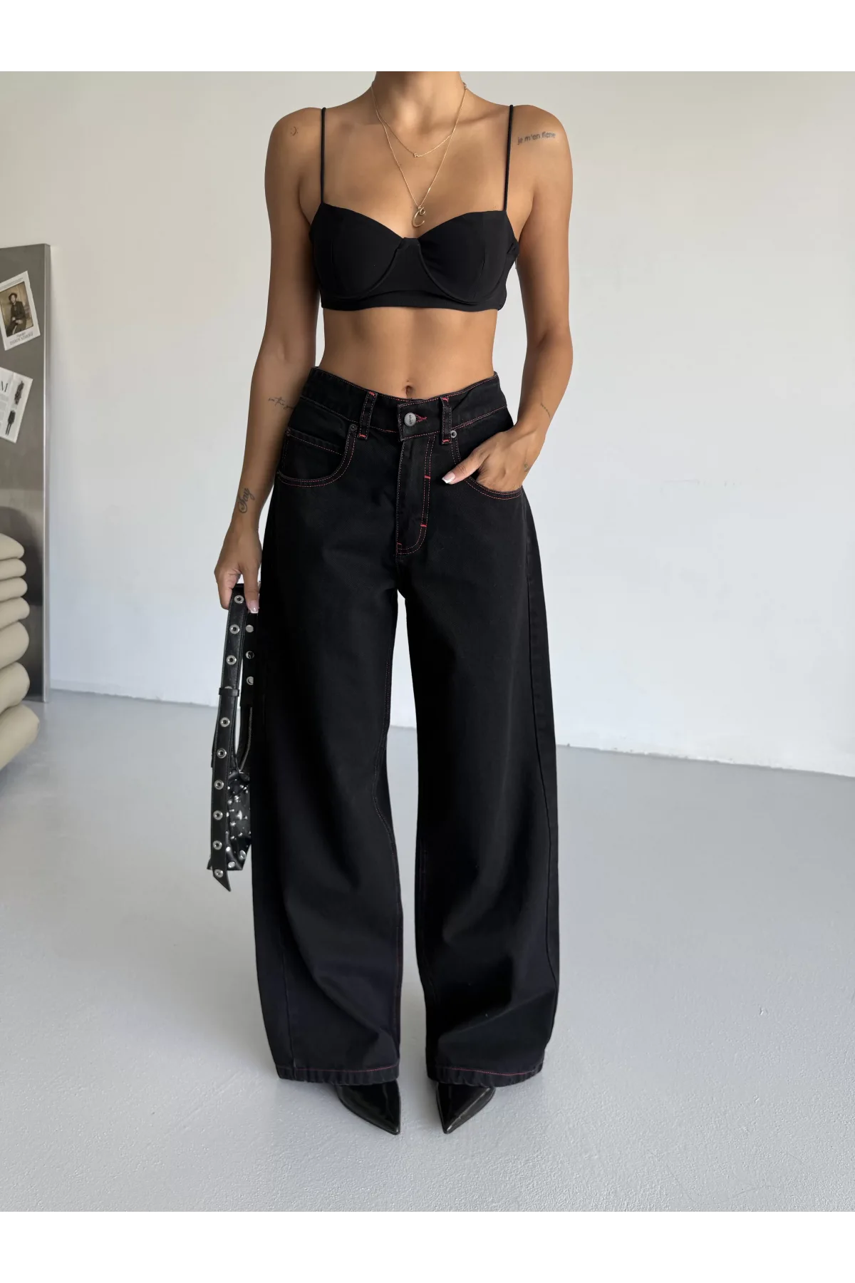 Siyah Dikiş Detaylı Yıkamalı Baggy Geniş Paça Yüksek Bel Oturtmalı Jean Kot Pantolon