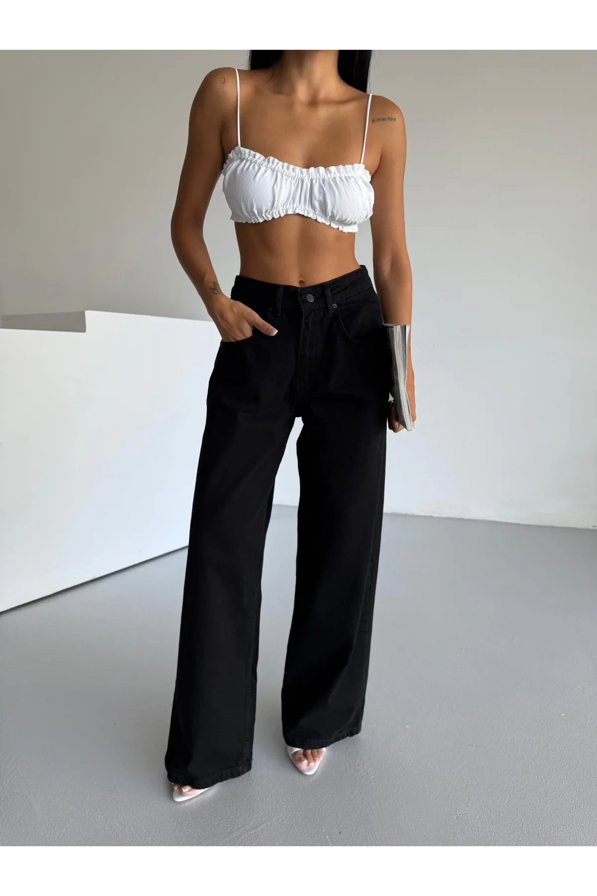 Siyah Dikiş Detaylı Yıkamalı Baggy Geniş Paça Yüksek Bel Oturtmalı Jean Kot Pantolon