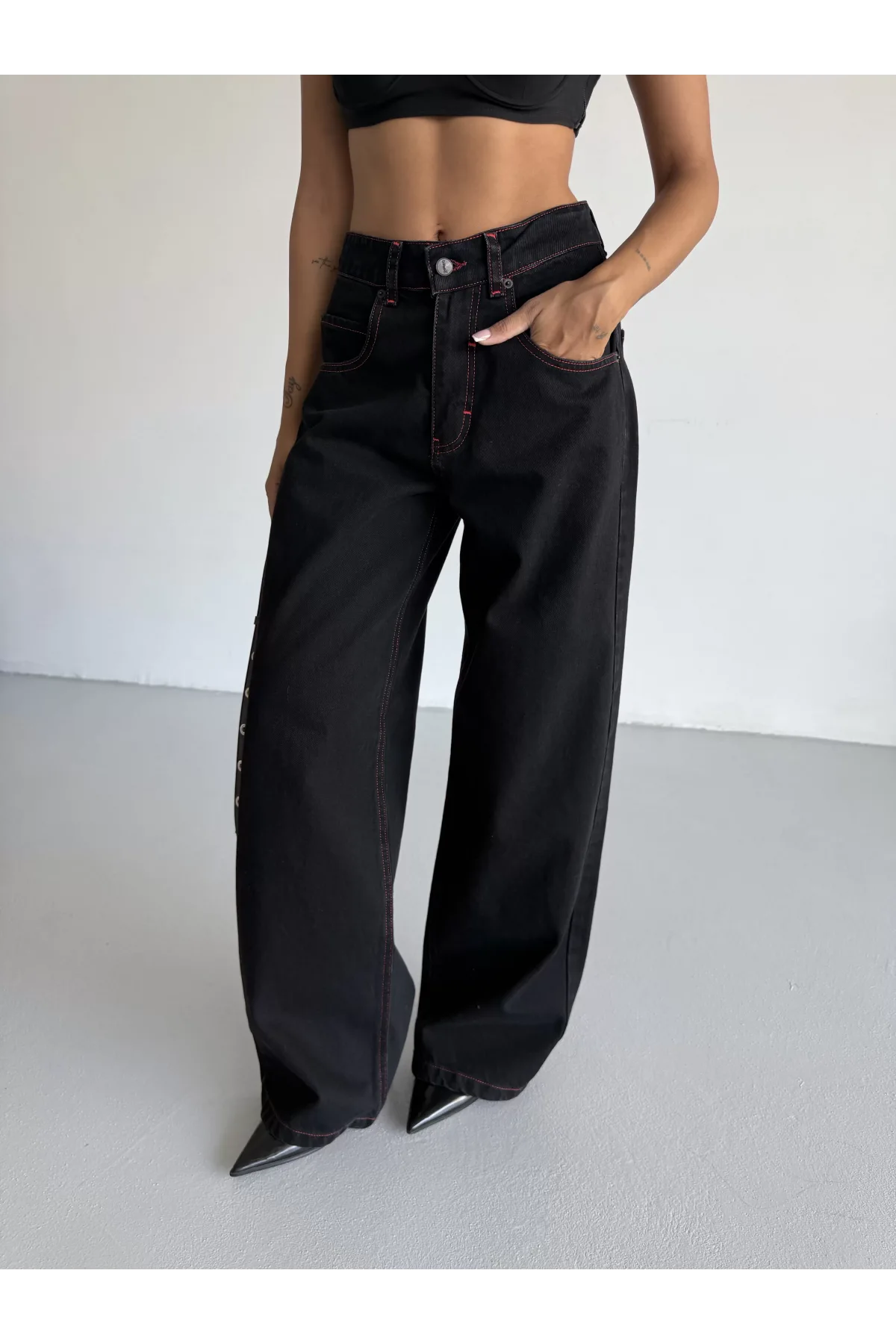 Siyah Dikiş Detaylı Yıkamalı Baggy Geniş Paça Yüksek Bel Oturtmalı Jean Kot Pantolon