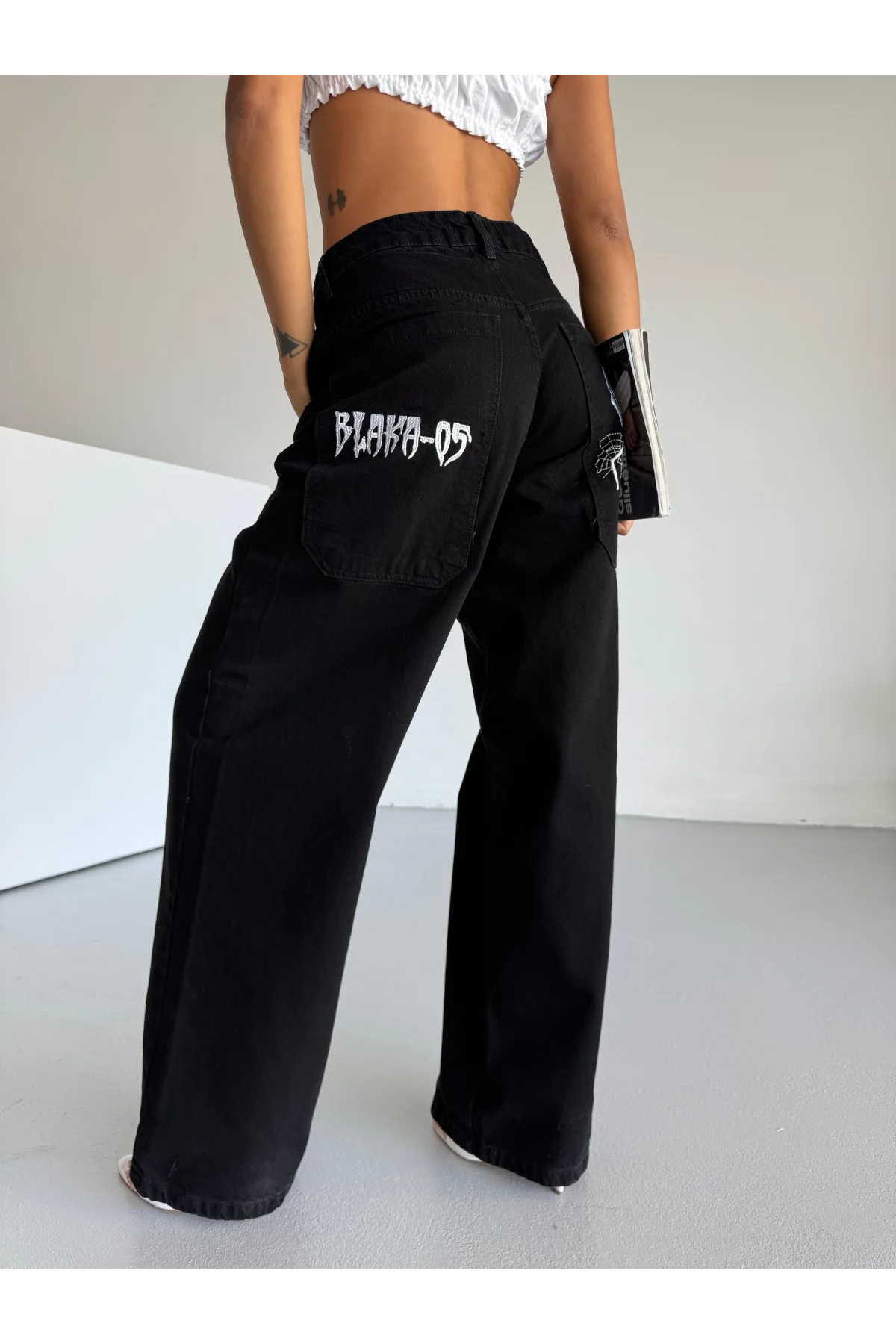 Siyah Dikiş Detaylı Yıkamalı Baggy Geniş Paça Yüksek Bel Oturtmalı Jean Kot Pantolon