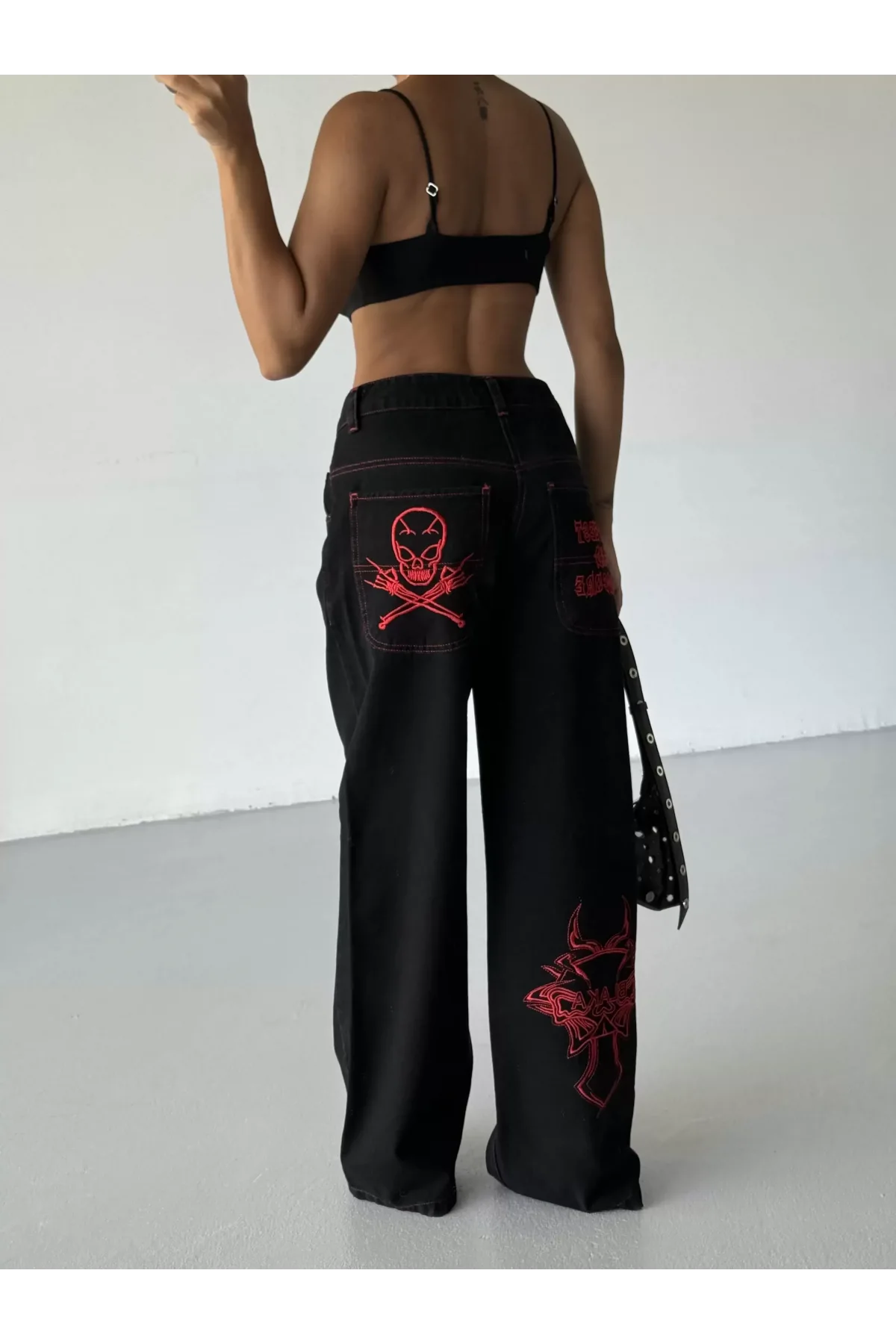 Siyah Dikiş Detaylı Yıkamalı Baggy Geniş Paça Yüksek Bel Oturtmalı Jean Kot Pantolon