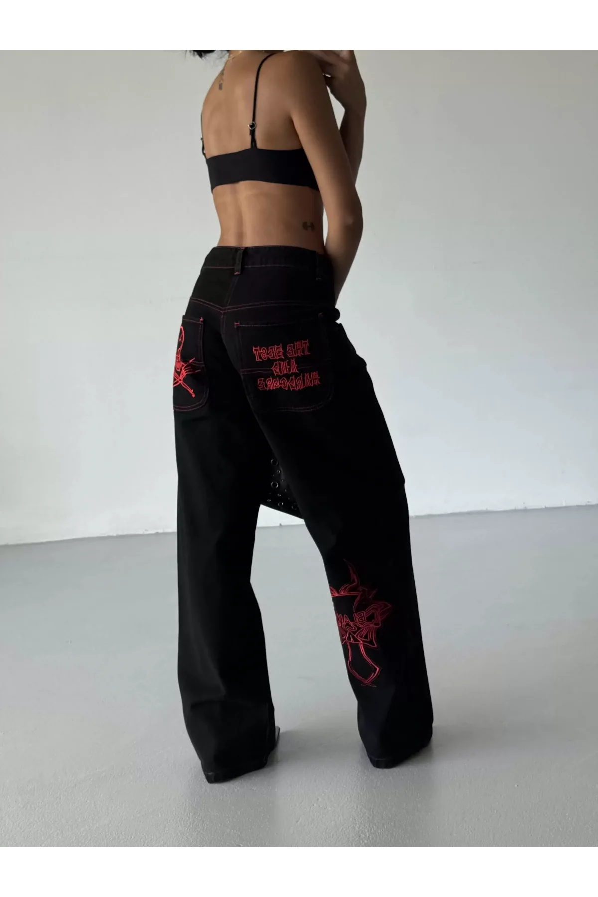 Siyah Dikiş Detaylı Yıkamalı Baggy Geniş Paça Yüksek Bel Oturtmalı Jean Kot Pantolon