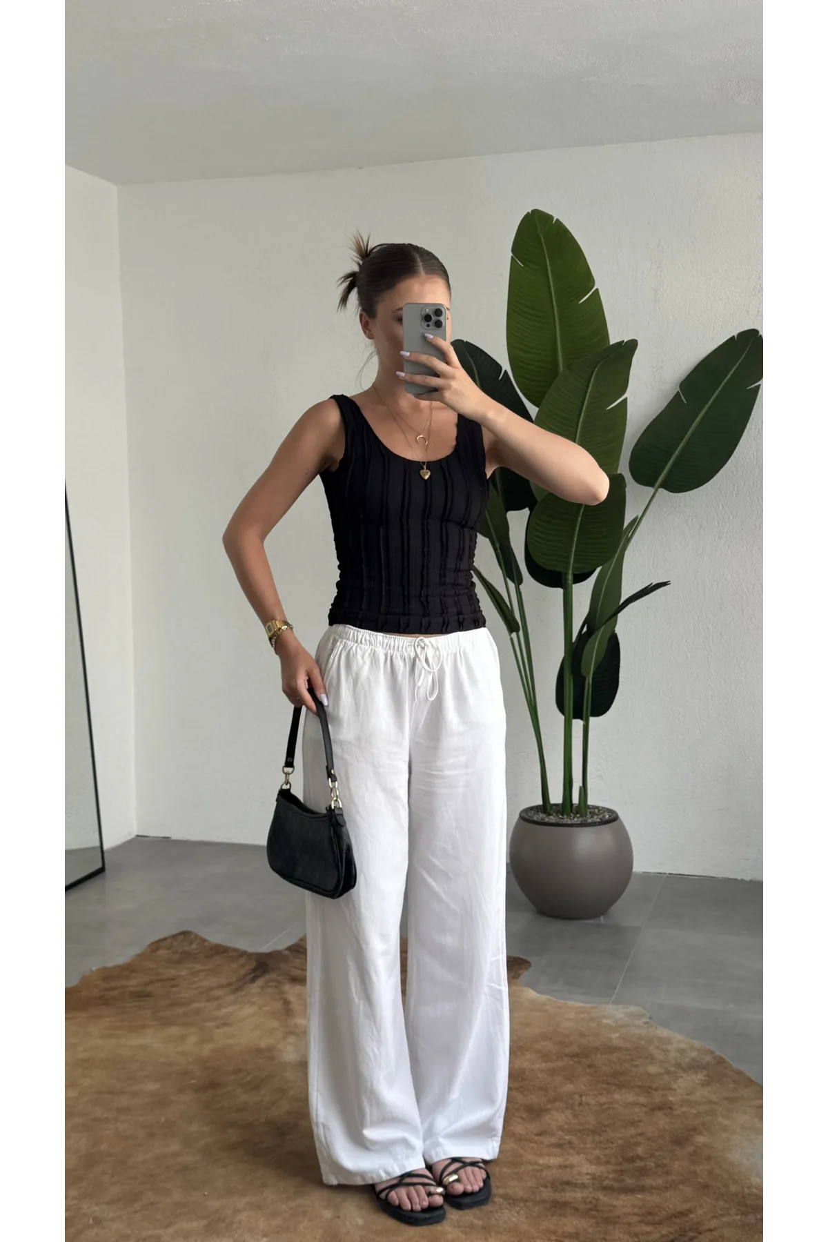 Siyah Dokulu Atlet Bluz – Sırt Dekolteli Esnek Fit Yazlık Kadın Bluz