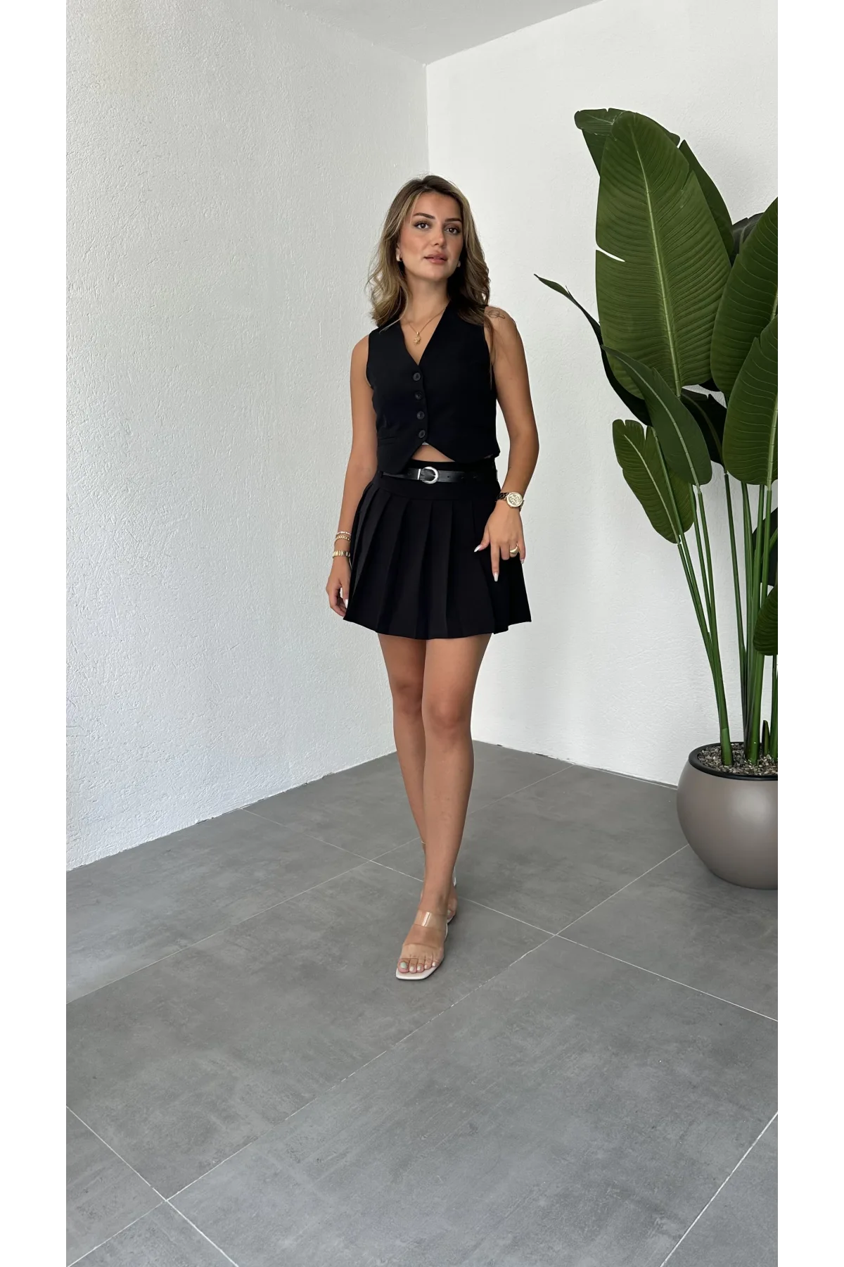 Siyah Düğmeli Kolsuz Yelek&Astarlı Mini Şort Etek Alt Üst Takım