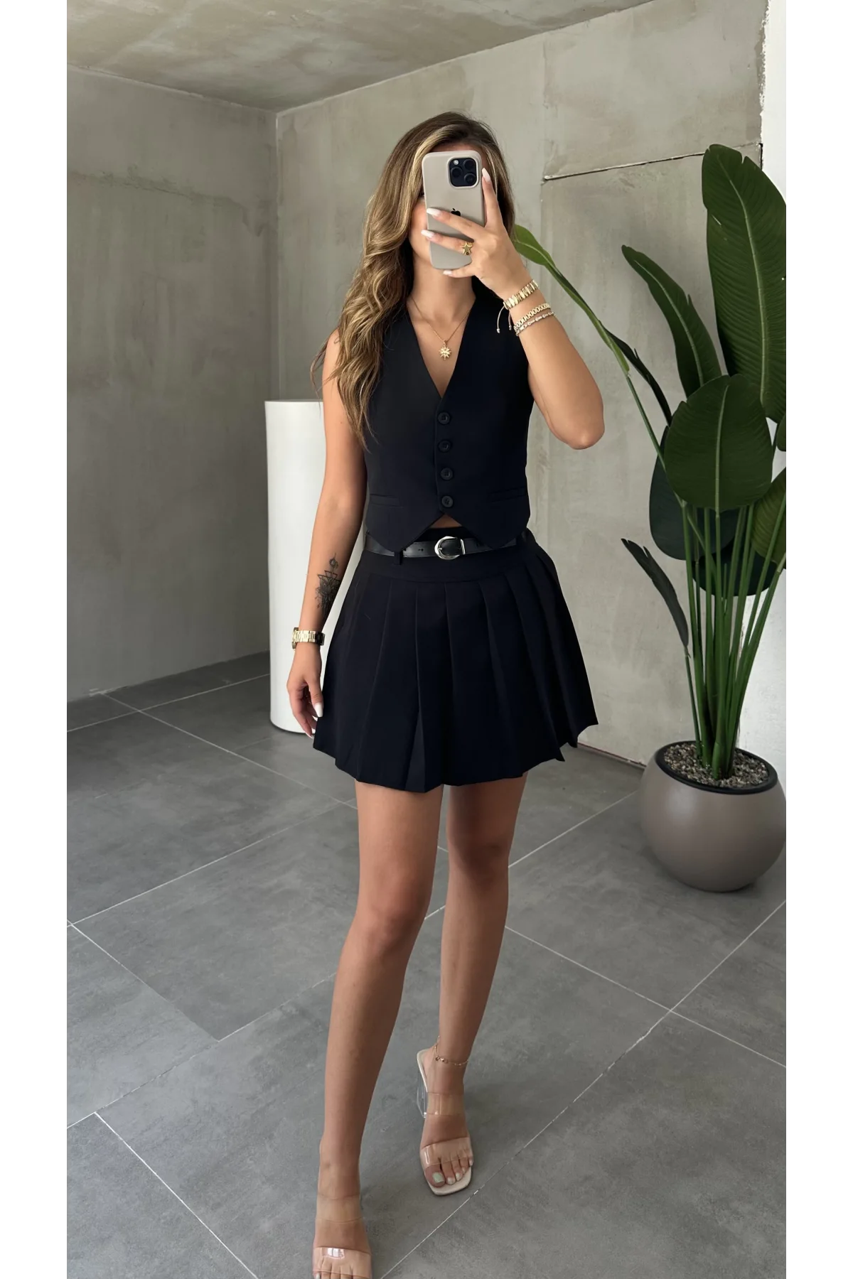 Siyah Düğmeli Kolsuz Yelek&Astarlı Mini Şort Etek Alt Üst Takım
