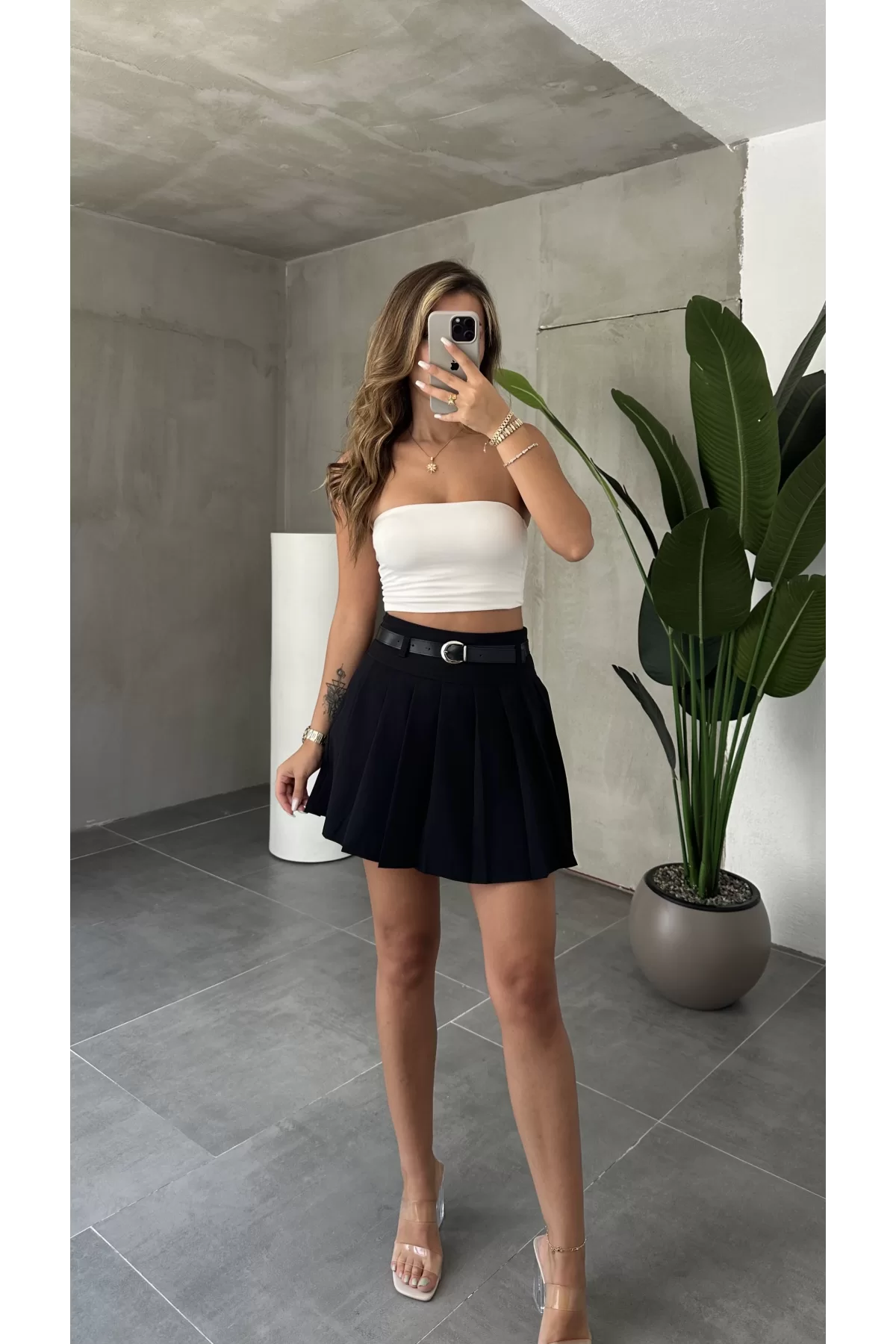 Siyah İçi Astarlı Şortlu Kemerli Pileli Mini Şort Etek