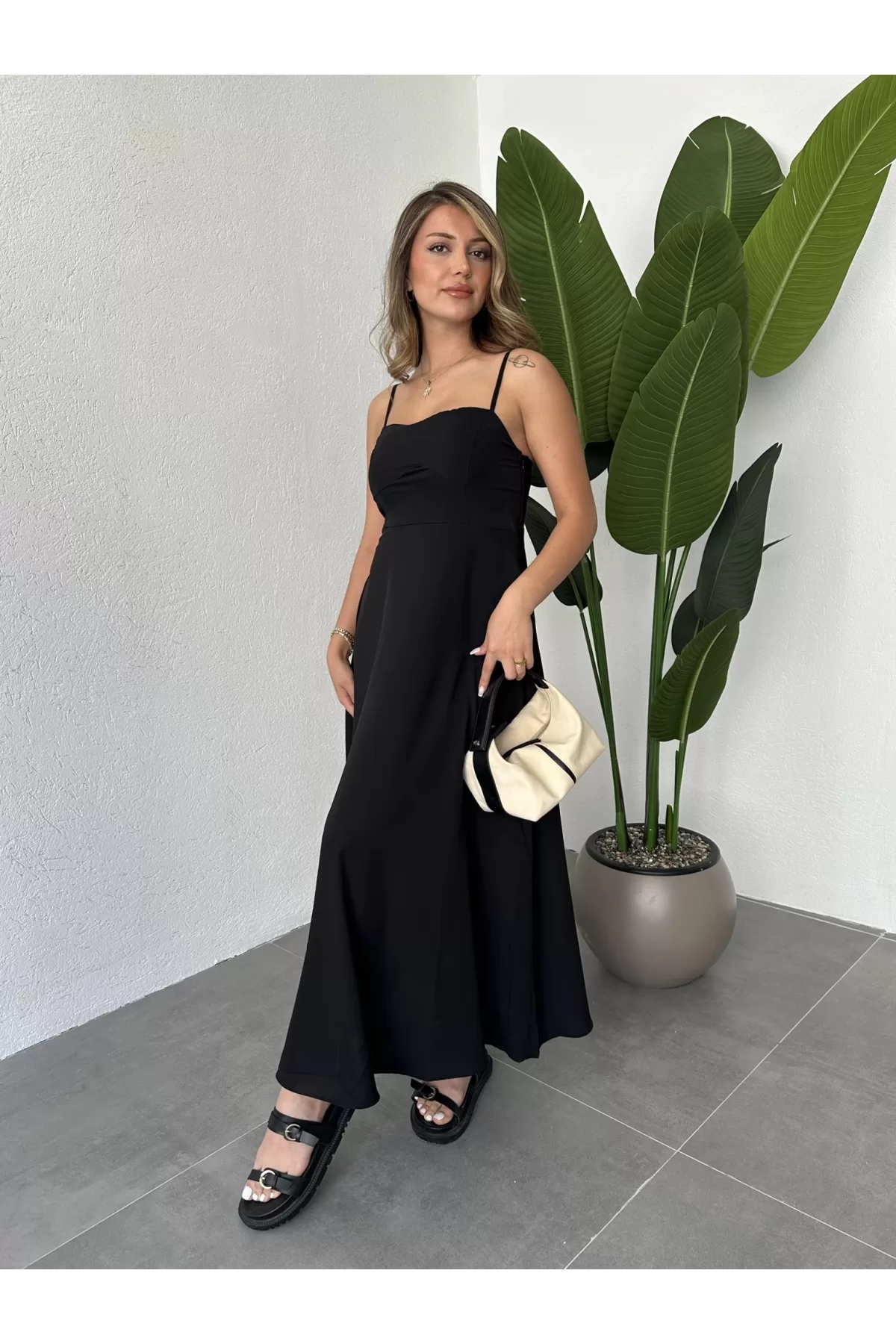 Siyah İp Askılı Gipeli Jessica Astarlı Maxi Elbise