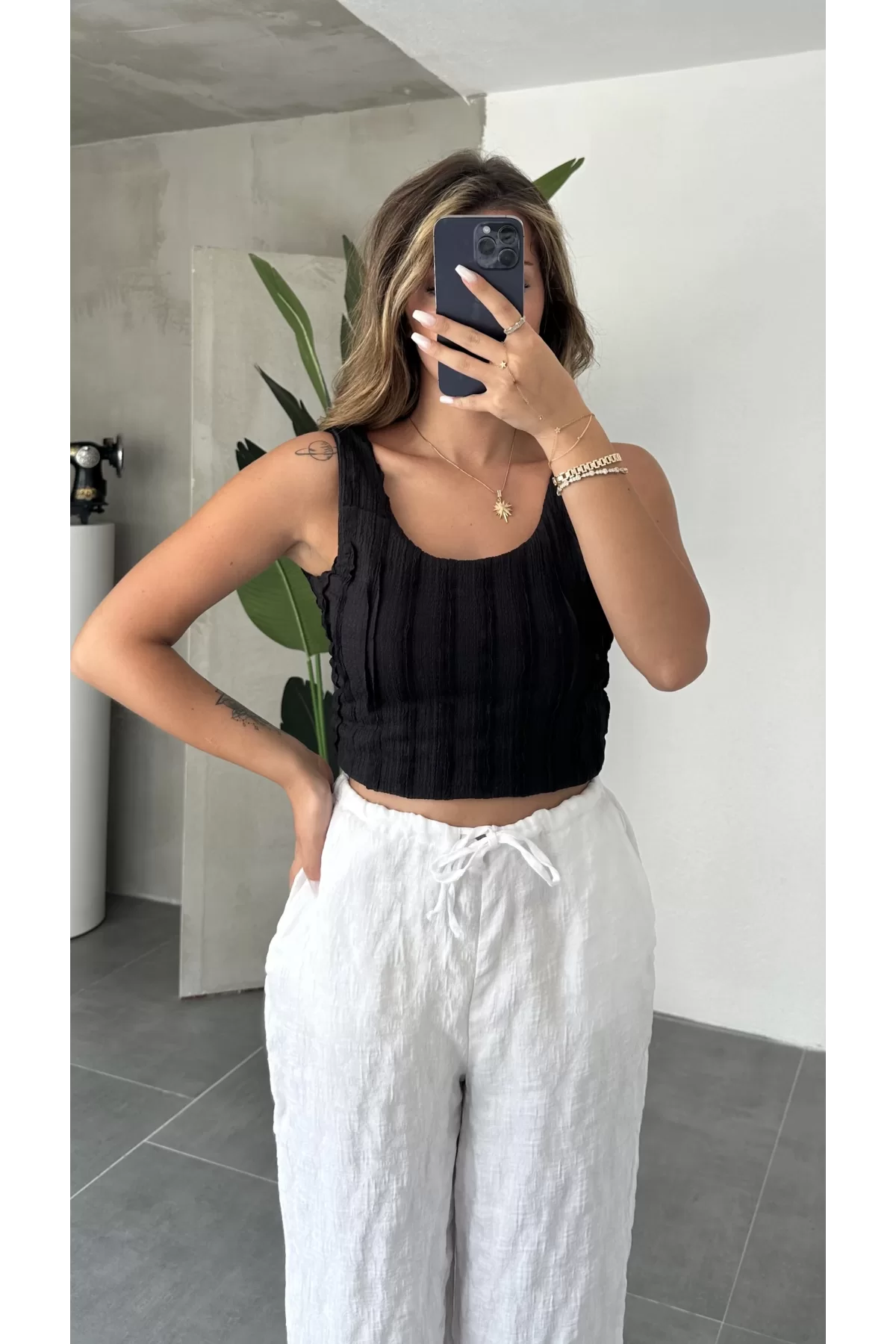 Siyah Jakarlı Sırt Dekolteli Crop Bluz