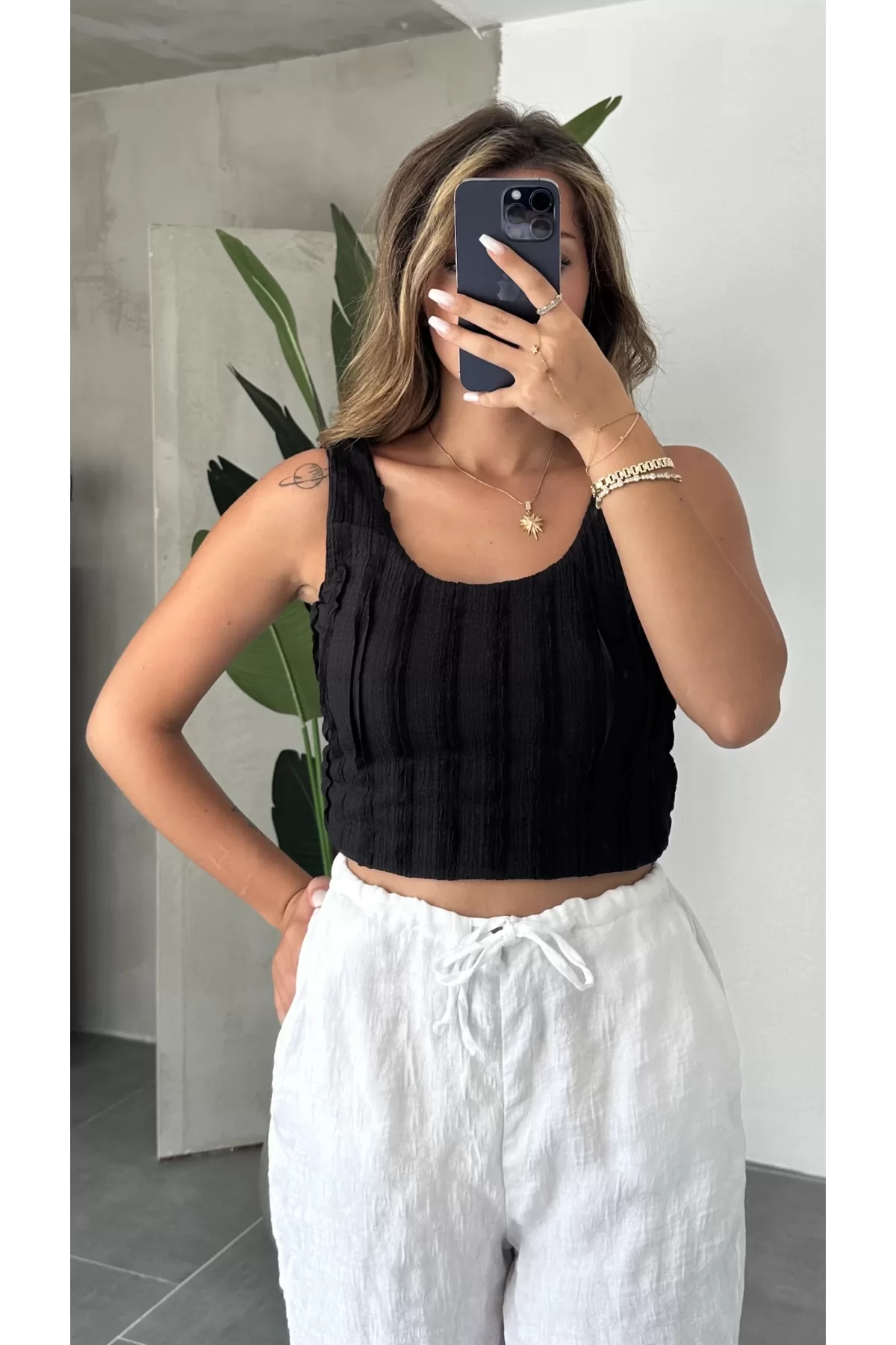 Siyah Jakarlı Sırt Dekolteli Crop Bluz