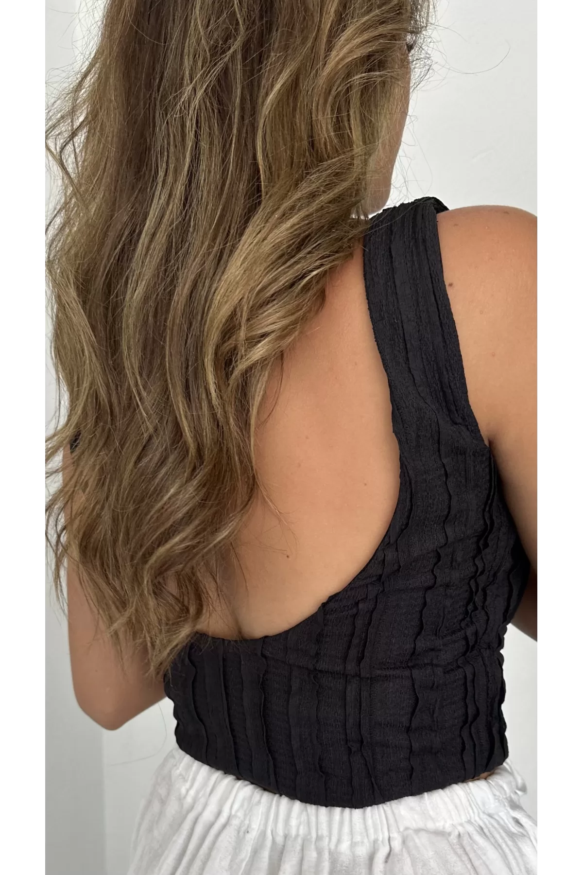 Siyah Jakarlı Sırt Dekolteli Crop Bluz