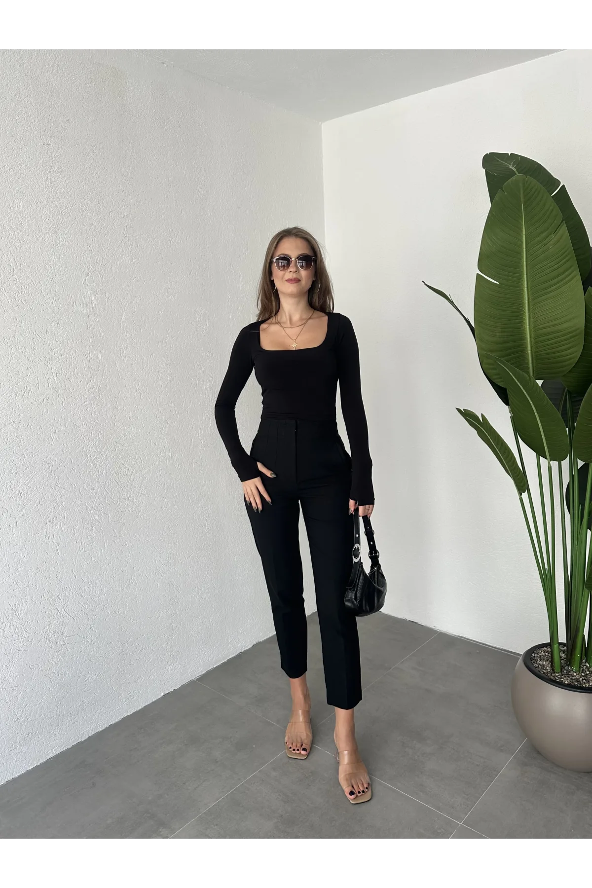 Siyah Kare Yaka Parmak Geçirmeli Uzun Kol Candy Body Bluz