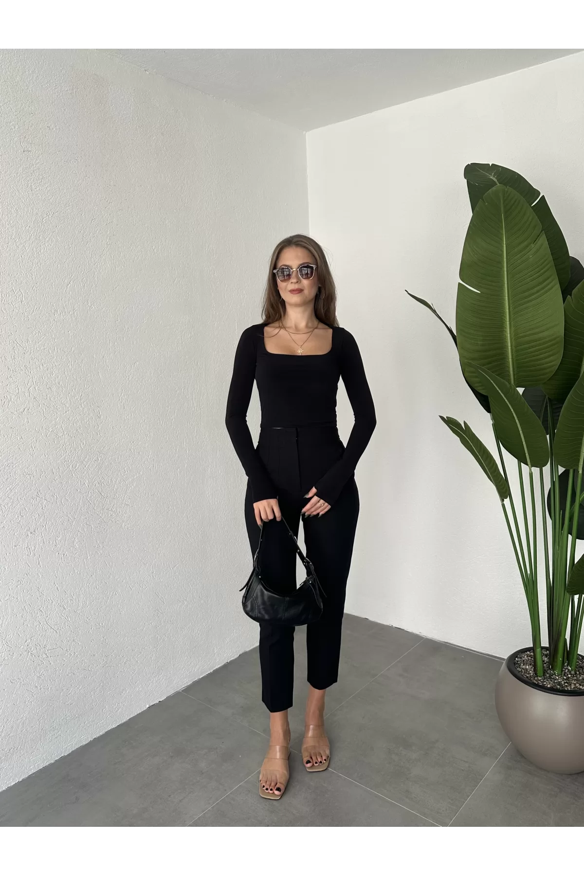 Siyah Kare Yaka Parmak Geçirmeli Uzun Kol Candy Body Bluz