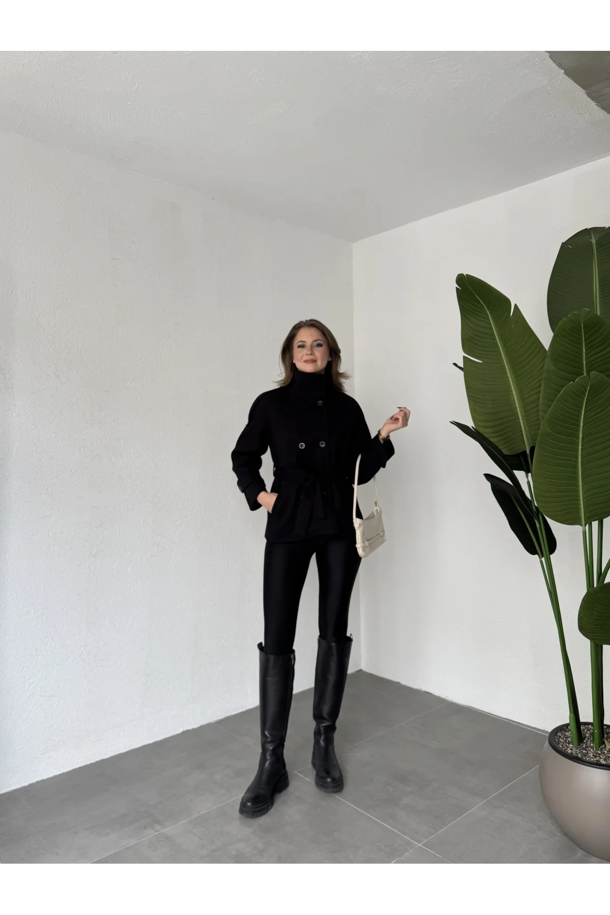 Siyah Kruvaze Boğazlı Dik Yaka Düğmeli Apoletli Kaşe Kaban Mont