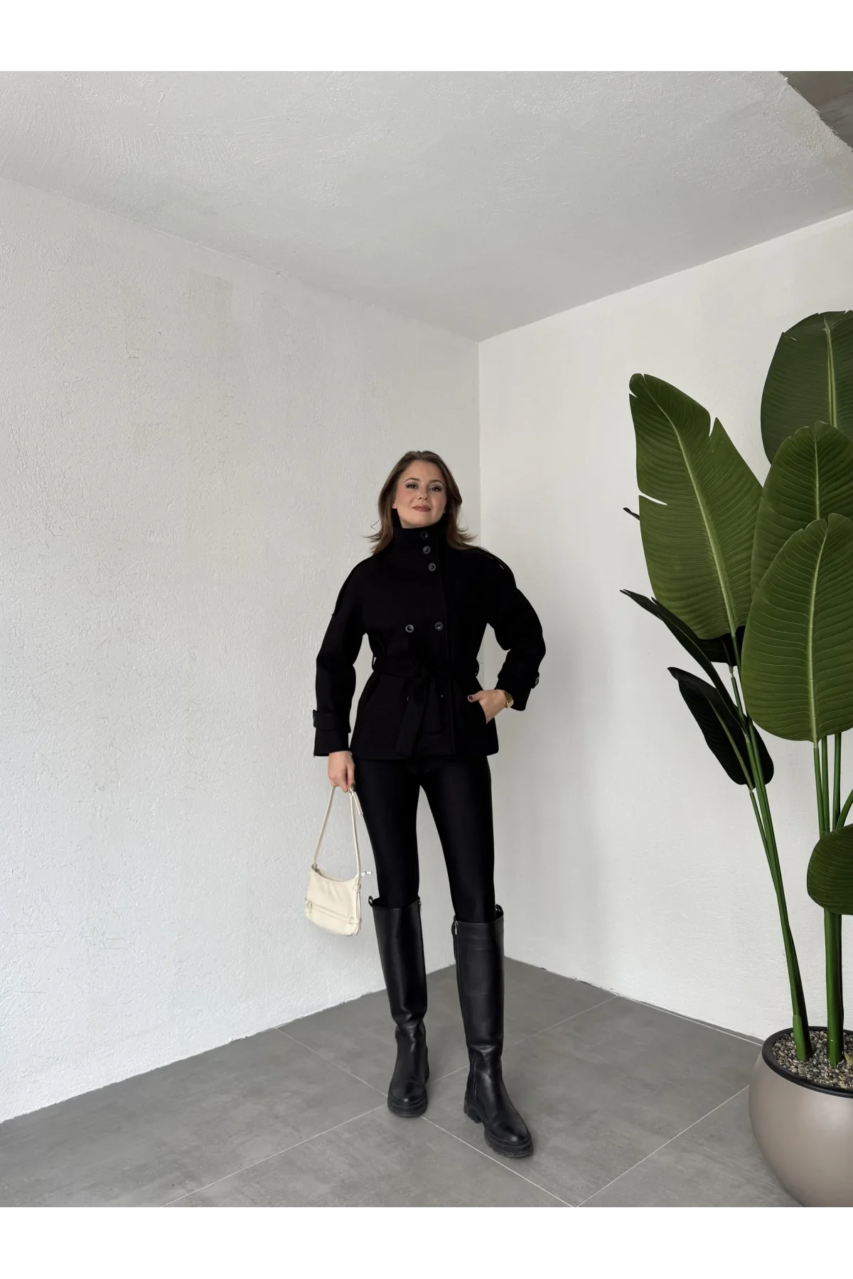 Siyah Kruvaze Boğazlı Dik Yaka Düğmeli Apoletli Kaşe Kaban Mont