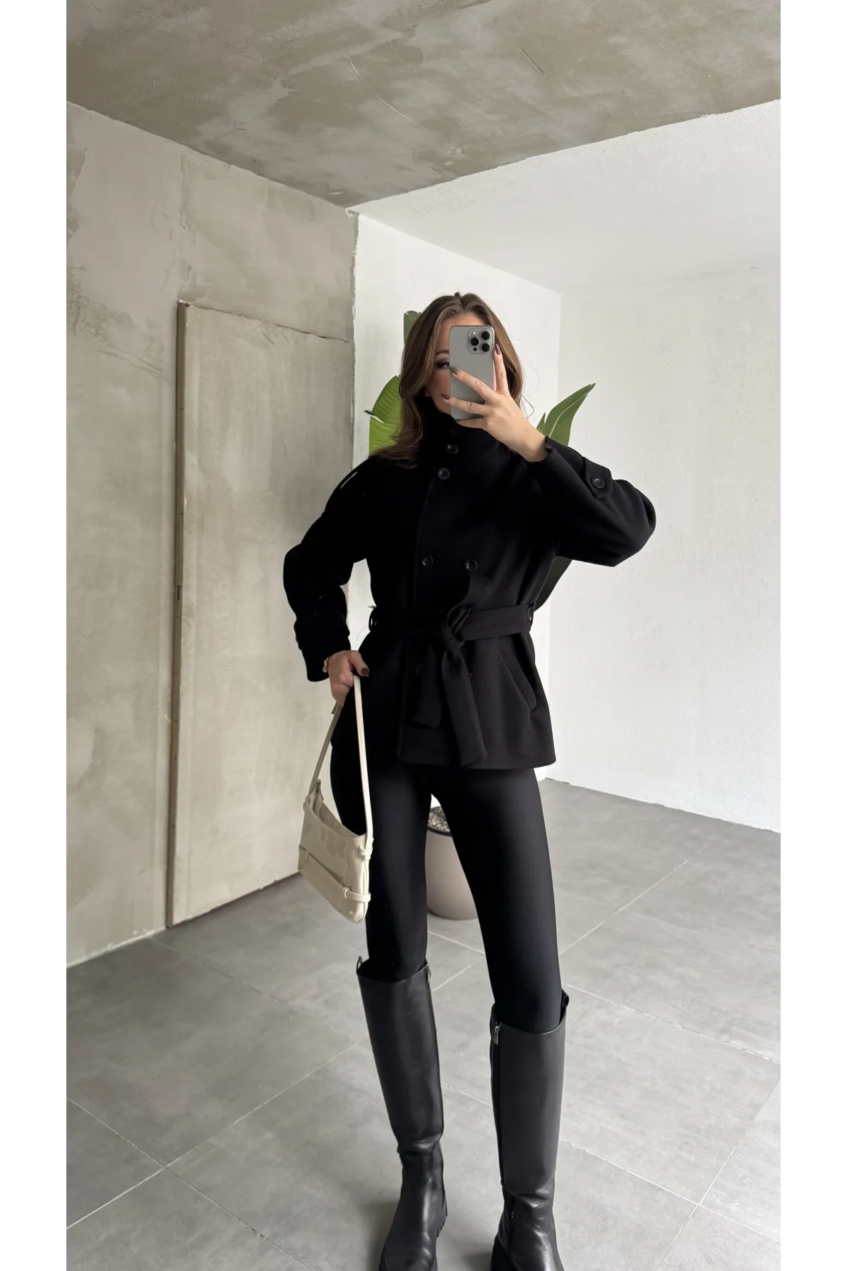 Siyah Kruvaze Boğazlı Dik Yaka Düğmeli Apoletli Kaşe Kaban Mont