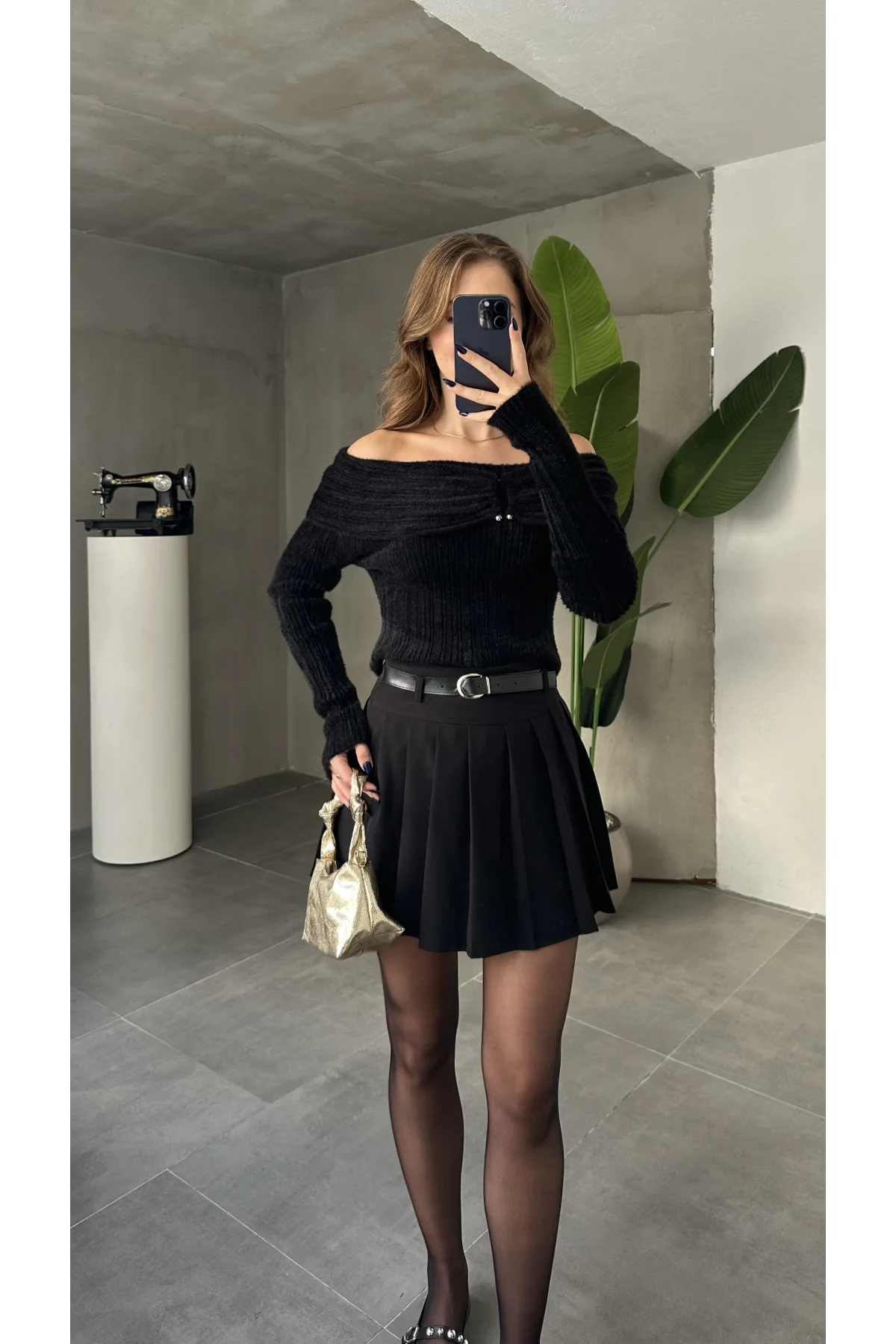 Siyah Madonna Yaka Aksesuarlı Sakallı Premium Yumoş Triko Kazak