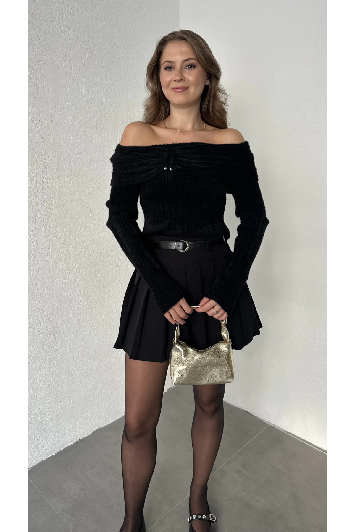 Siyah Madonna Yaka Aksesuarlı Sakallı Premium Yumoş Triko Kazak