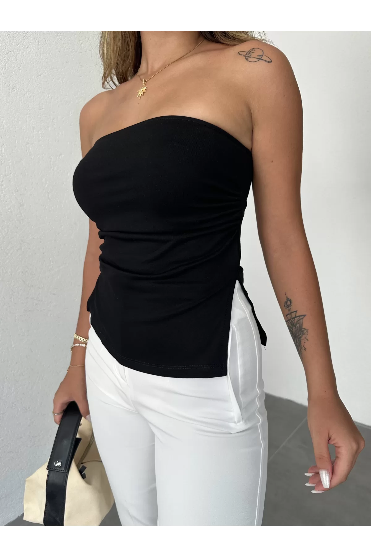Siyah Yırtmaçlı Drapeli Straplez Crop Bluz