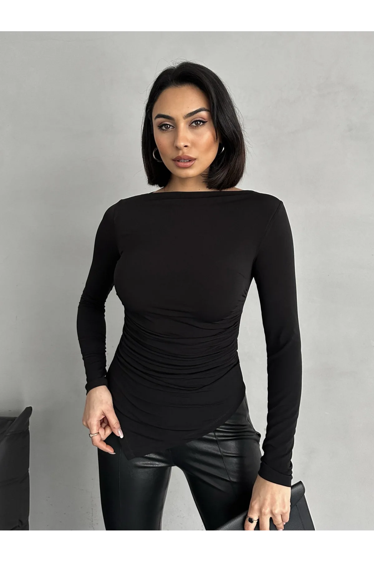 Siyah Zr Model Asimetrik Kesim Drapeli Büzgülü Candy Body Bluz