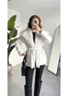 Kadın Beyaz Kürk Yaka Kemerli Şişme Mont Kışlık Uzun