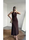 Kadın Kahverengi Halter Yaka Gold Aksesuarlı Maxi Uzun Boy Abiye Elbise Drapeli Sırt Dekolteli