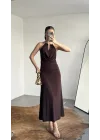 Kadın Kahverengi Halter Yaka Gold Aksesuarlı Maxi Uzun Boy Abiye Elbise Drapeli Sırt Dekolteli