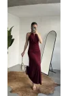Kadın Bordo Halter Yaka Gold Aksesuarlı Maxi Uzun Boy Abiye Elbise Drapeli Sırt Dekolteli