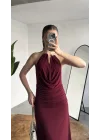 Kadın Bordo Halter Yaka Gold Aksesuarlı Maxi Uzun Boy Abiye Elbise Drapeli Sırt Dekolteli