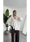Kadın Beyaz Oversize Gömlek Cepli Uzun Kollu Düğmeli Salaş Kesim Günlük & Ofis Şık
