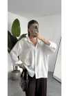 Kadın Beyaz Oversize Gömlek Cepli Uzun Kollu Düğmeli Salaş Kesim Günlük & Ofis Şık