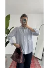 Kadın İnce Mavii Çizgili Oversize Bel Hızası Salaş Kesim Uzun Kollu Ofis Gömlek