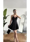 Kadın Siyah Askılı Mini Şortlu Elbise – V Yaka, Korse Formlu, Volanlı Etek, Yazlık & Özel Gün Elbisesi