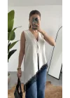 Kadın Beyaz Saten Dantel Detaylı V Yaka Asimetrik Kesim Şık Bluz