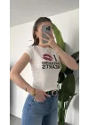 Kadın Beyaz Dudak Baskılı Beyaz Y2K Tarzı Crop Tişört - Pamuklu Örme Bluz