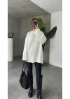 Beyaz Bisiklet Yaka Tam Salaş Oversize Uzun Triko Kazak