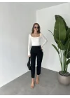 Beyaz Kare Yaka Parmak Geçirmeli Uzun Kol Candy Body Bluz