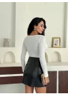 Beyaz Damla Yaka Aksesuarlı Sandy Bluz