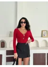 Kırmızı Damla Yaka Aksesuarlı Sandy Bluz