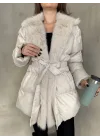 Kadın Krem Kırık Beyaz Kemerli Kürk Yaka Şişme Mont Krem Kışlık
