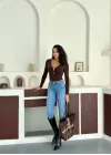 Kahverengi Yaka Aksesuarlı Sandy Bluz
