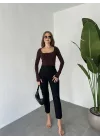 Kahverengi Kare Yaka Parmak Geçirmeli Uzun Kol Candy Body Bluz