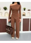Kahverengi Kayık Yaka Asimetrit Kesim Bluz İspanyol Paça Pantolon İkili Takım