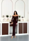 Kahverengi Madonna Yaka Gold Aksesuarlı Uzun Kollu Vucudu Saran Uzun Midi Boy Elbise